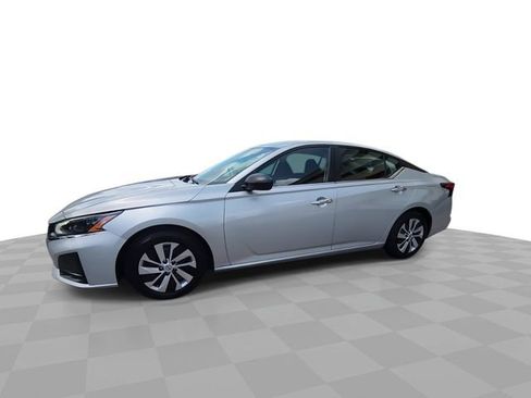 Used 2024 Nissan Altima 2.5 S image 4