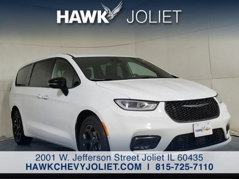 Used 2024 Chrysler Pacifica Limited FWD image 1
