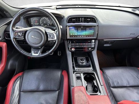 Used 2018 Jaguar F-PACE S image 23