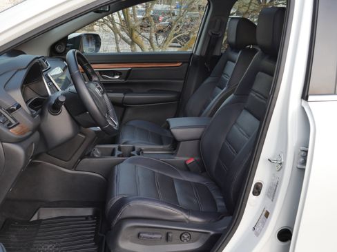 Used 2018 Honda CR-V Touring image 3