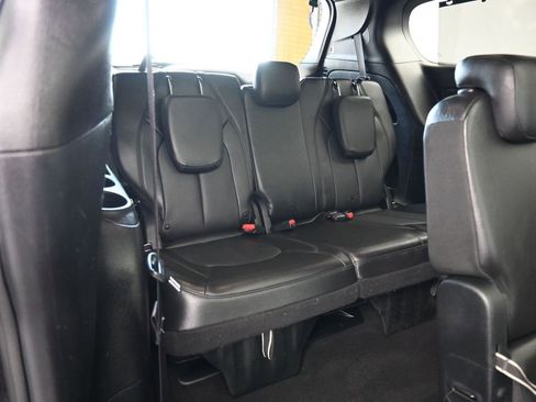 Used 2020 Chrysler Pacifica Touring-L image 61