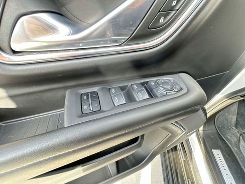 Used 2024 Chevrolet Suburban High Country image 24