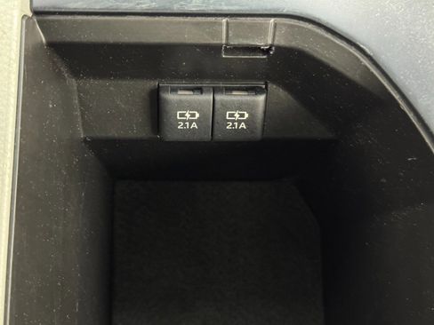 Used 2019 Toyota Camry XSE w/ Navigation Package image 31