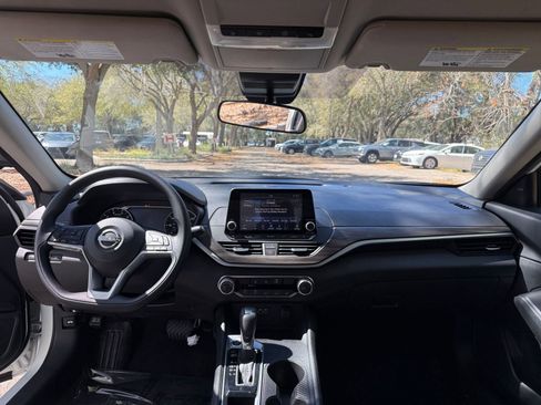 Used 2025 Nissan Altima 2.5 SV image 28