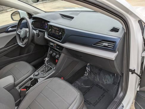 Certified 2023 Volkswagen Taos SE w/ Panoramic Sunroof Package AWD/4WD image 21