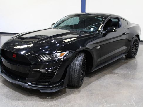 Used 2017 Ford Mustang GT w/ GT Performance Package RWD image 7