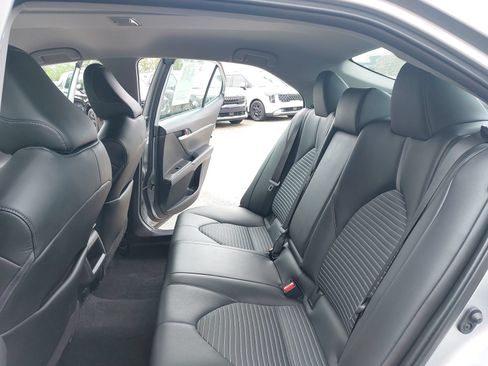 Used 2022 Toyota Camry SE FWD image 14