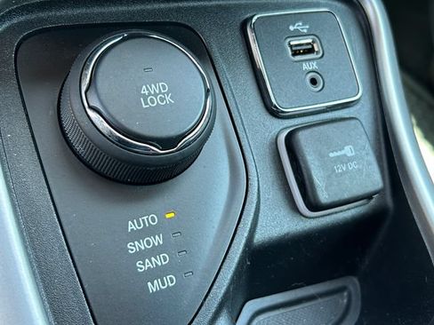 Used 2018 Jeep Compass Sport w/ Cold Weather Group AWD/4WD image 17