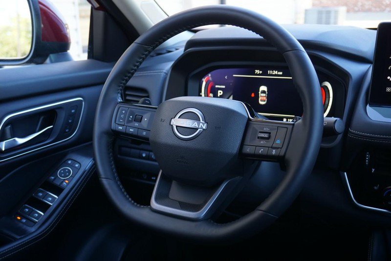 Used 2025 Nissan Rogue Platinum w/ Platinum Premium Package AWD/4WD image 31