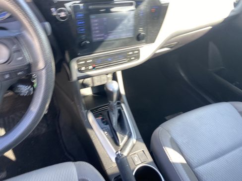 Used 2018 Toyota Corolla LE w/ Carpet Mat Package (TMS) FWD image 13