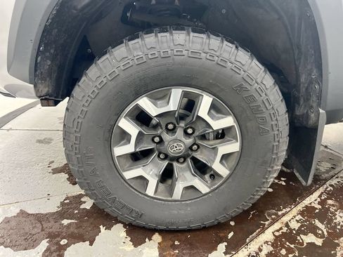 Used 2021 Toyota Tacoma TRD Off-Road AWD/4WD image 26