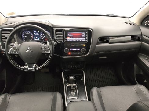 Used 2017 Mitsubishi Outlander GT image 22