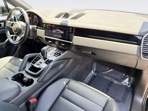 Used 2023 Porsche Cayenne AWD/4WD image 31