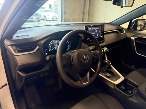 Used 2021 Toyota RAV4 SE w/ Weather & Moonroof Package AWD/4WD image 34