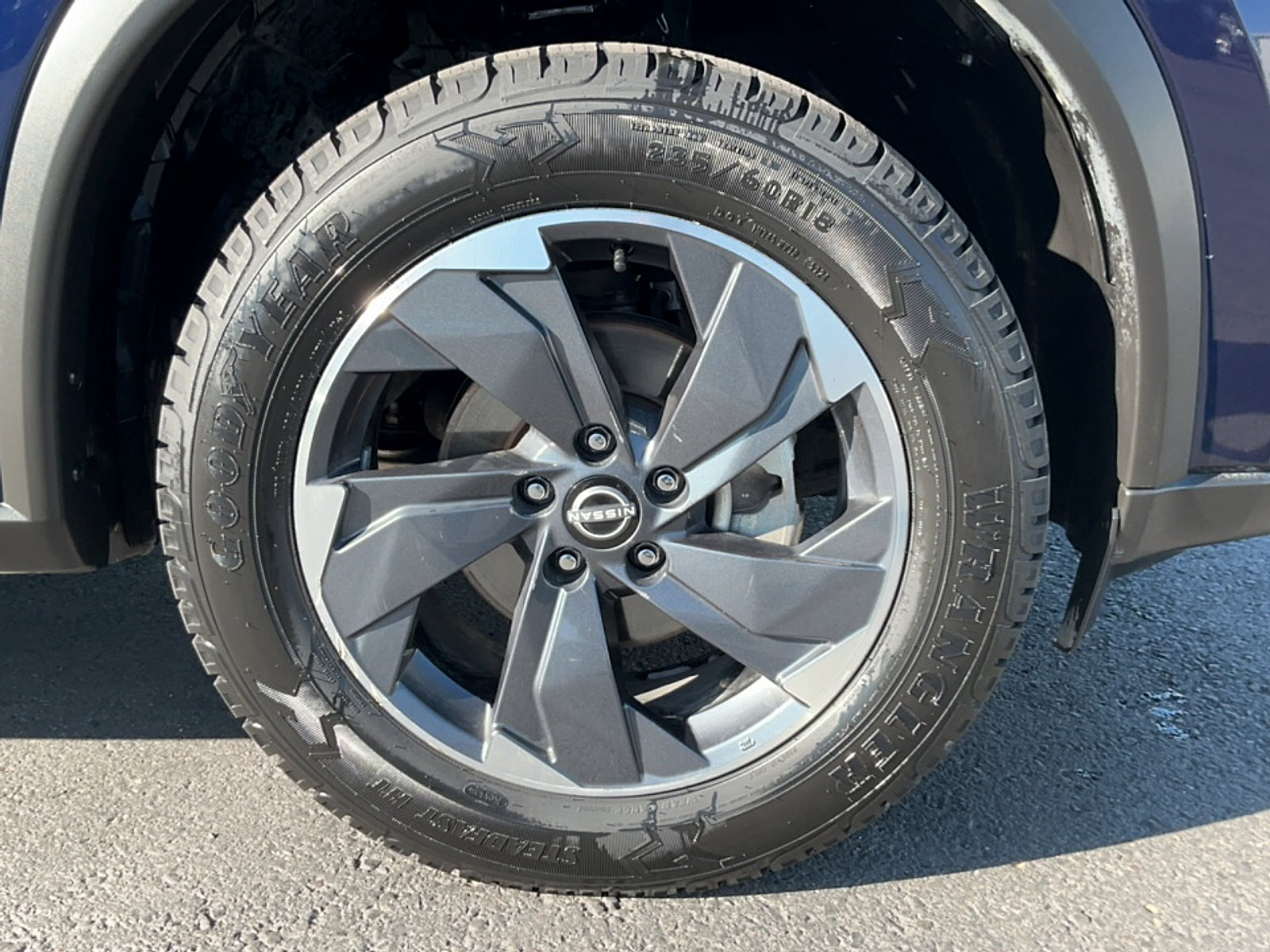 Used 2025 Nissan Rogue SV AWD/4WD image 10
