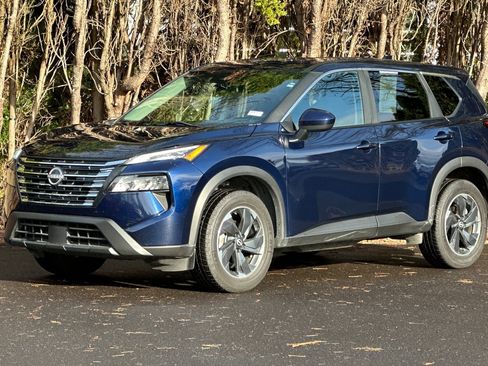Used 2024 Nissan Rogue SV image 8