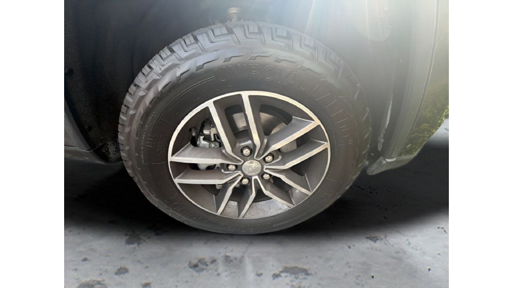 Used 2018 Jeep Grand Cherokee Limited AWD/4WD image 18
