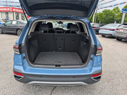 Used 2025 Volkswagen Taos SE AWD/4WD image 13