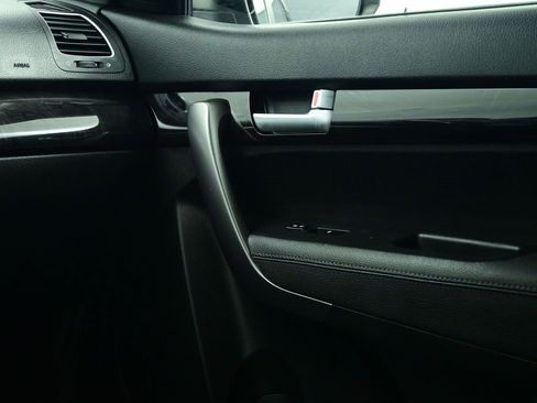 Used 2015 Kia Sorento LX image 13