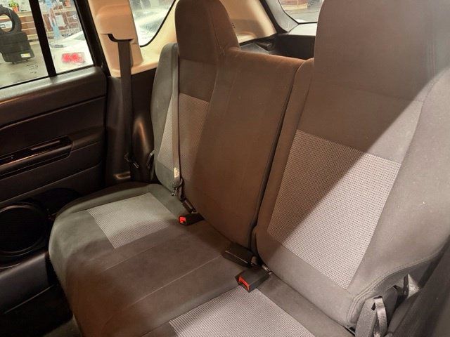 Used 2013 Jeep Compass Latitude AWD/4WD image 17