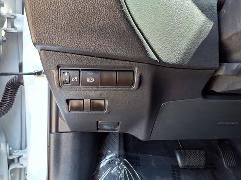 Certified 2024 Toyota Corolla Cross LE FWD image 17
