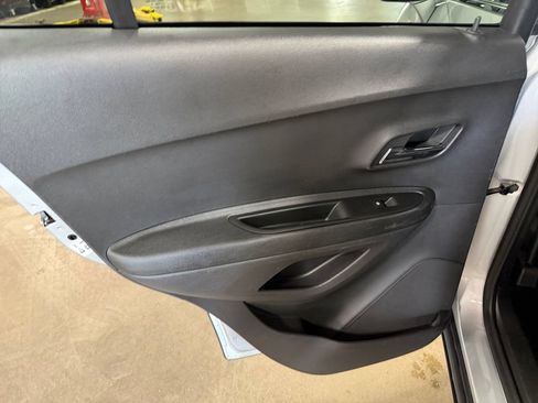 Used 2019 Chevrolet Trax LT w/ Driver Confidence Package FWD image 24
