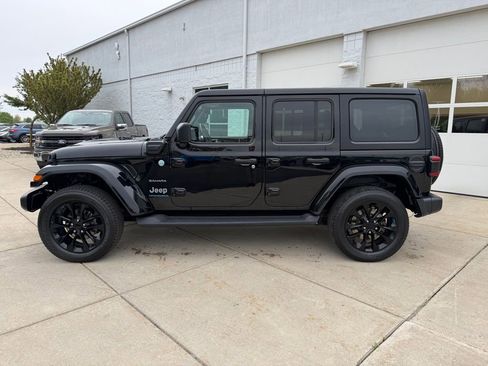 Used 2023 Jeep Wrangler Unlimited Sahara w/ Cold Weather Group AWD/4WD image 8