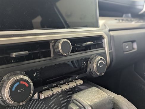 Used 2024 Toyota Tacoma TRD Off-Road image 17