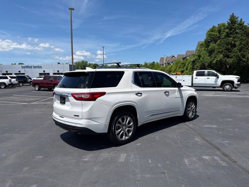 Used 2018 Chevrolet Traverse Premier w/ Driver Confidence II Package FWD image 3
