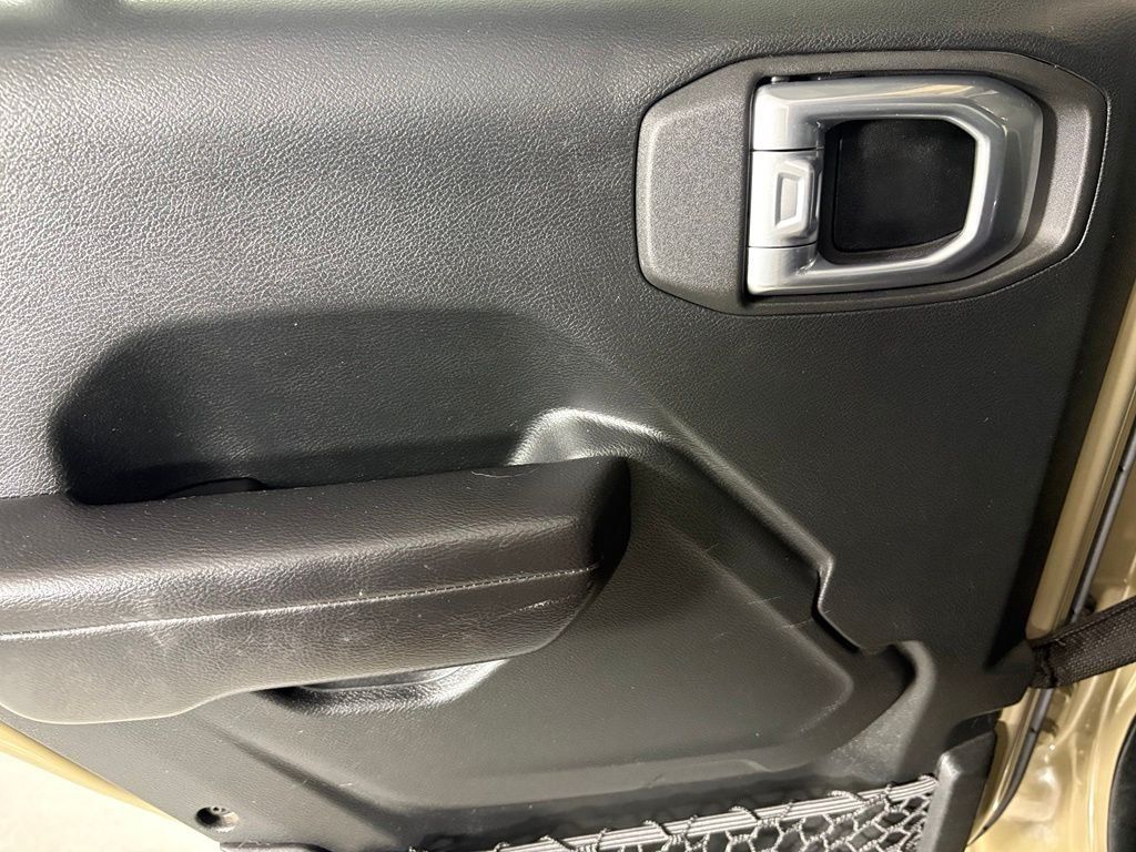 Used 2020 Jeep Gladiator Mojave AWD/4WD image 34