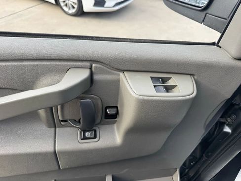 Used 2017 Chevrolet Express 3500 LS image 21