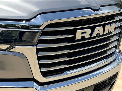 Used 2025 RAM 1500 Laramie AWD/4WD image 27