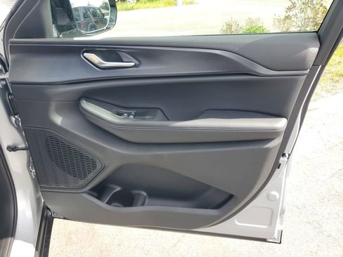 New 2025 Jeep Grand Cherokee Altitude AWD/4WD image 33