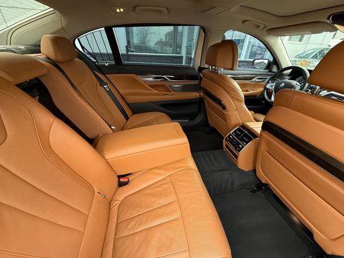 Used 2016 BMW 740i image 16