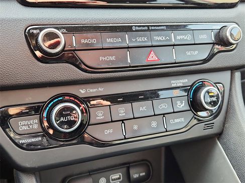 Used 2018 Kia Niro LX image 29