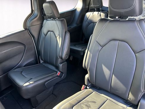 New 2026 Chrysler Pacifica Select FWD image 13