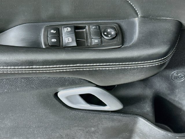 Used 2016 Dodge Challenger R/T Scat Pack w/ Leather Interior Group RWD image 21