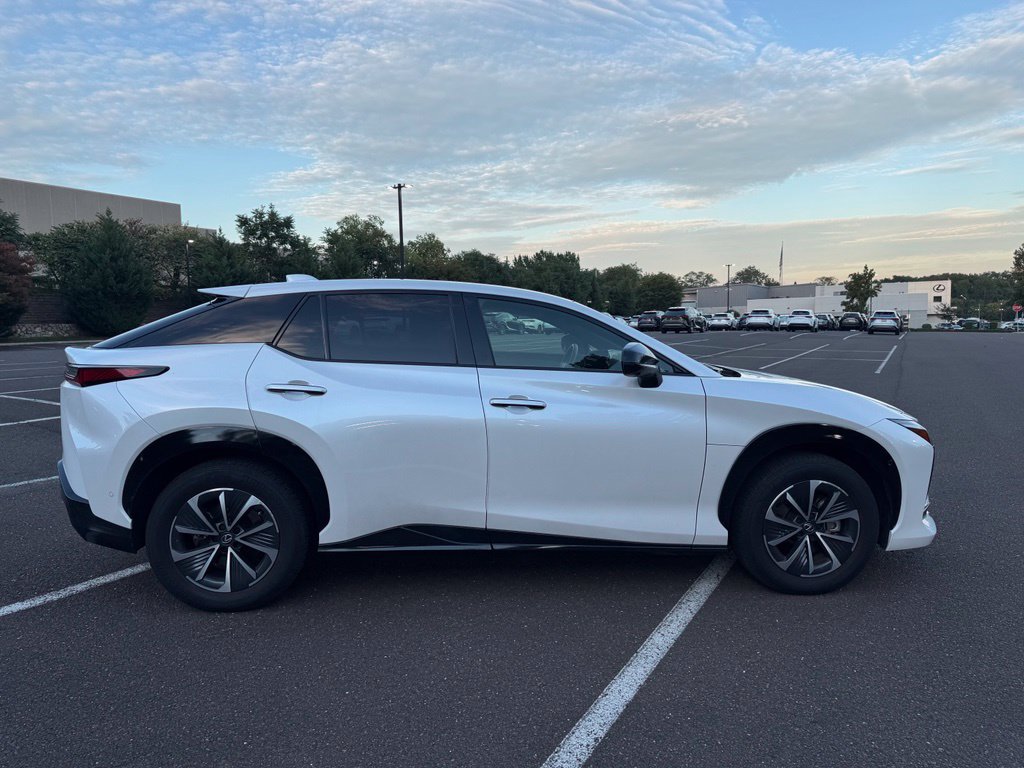 Certified 2024 Lexus RZ 450e Premium w/ Technology Package AWD/4WD image 5