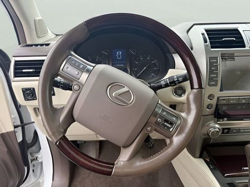 Used 2018 Lexus GX 460 Premium w/ Premium Package image 20