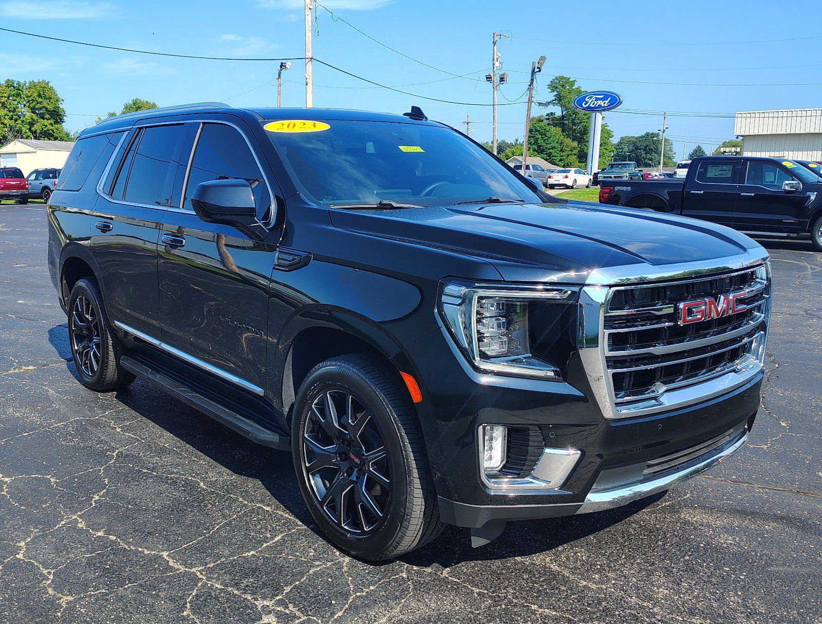 Used 2023 GMC Yukon SLT AWD/4WD image 3