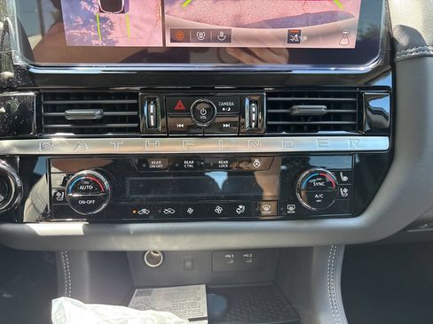 New 2026 Nissan Pathfinder Platinum AWD/4WD image 11