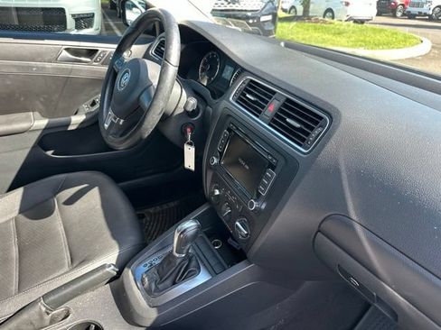 Used 2012 Volkswagen Jetta SE FWD image 21