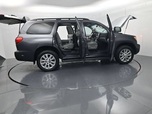 Used 2017 Toyota Sequoia Platinum AWD/4WD image 79