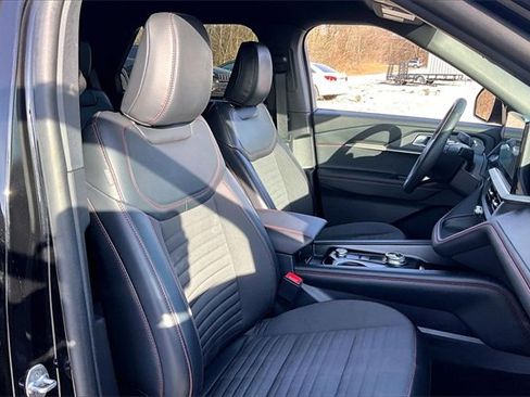 Used 2025 Ford Explorer ST-Line w/ ST-Line Street Pack image 7