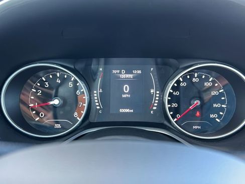 Used 2021 Jeep Compass Latitude FWD image 9