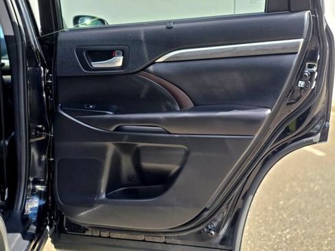 Used 2019 Toyota Highlander Limited Platinum AWD/4WD image 42