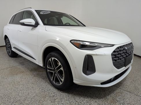 Certified 2025 Audi Q5 Premium w/ Premium Plus AWD/4WD image 1