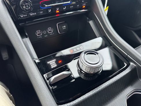 New 2025 Jeep Grand Cherokee Limited w/ Trailer Tow Package image 21