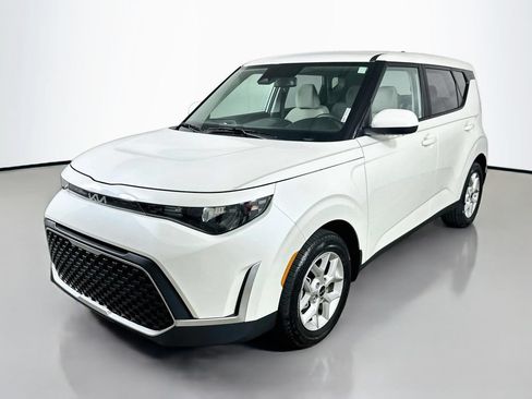 Used 2025 Kia Soul LX w/ LX Technology Package FWD image 3