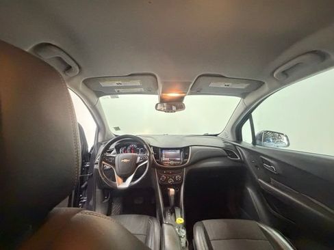 Used 2019 Chevrolet Trax LT w/ LT Convenience Package FWD image 14